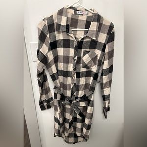 Women’s plaid dress, size large